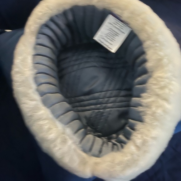 Ushanka Size 59 in Russian in US 7 3/8
23 5/8 inches Large Women size - Picture 6 of 7